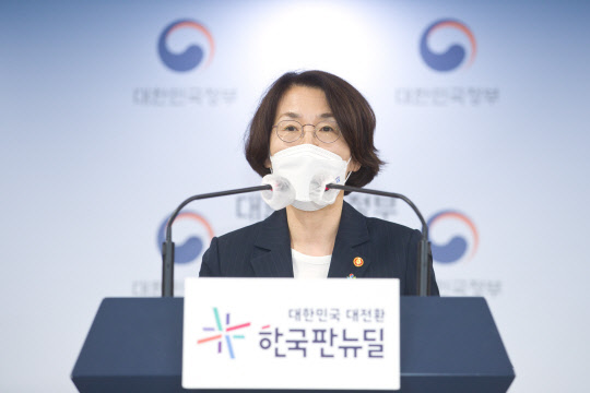 지난 8일 임혜숙 과기정통부 장관이 정부서울청사에서 '제19회 국가우주위원회' 관련 브리핑을 하고 있다.  과기정통부 제공
